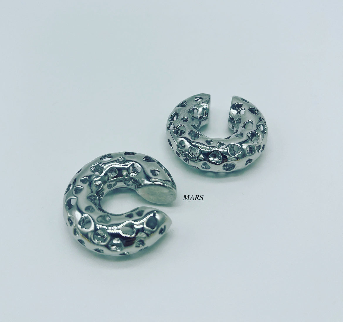 Ear cuff