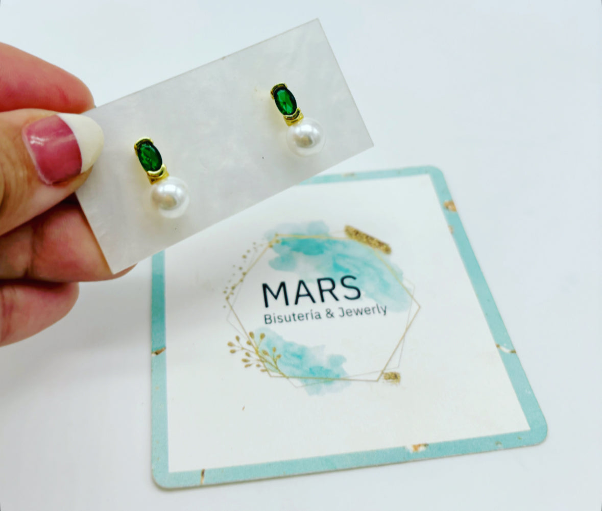 Perlita Studs