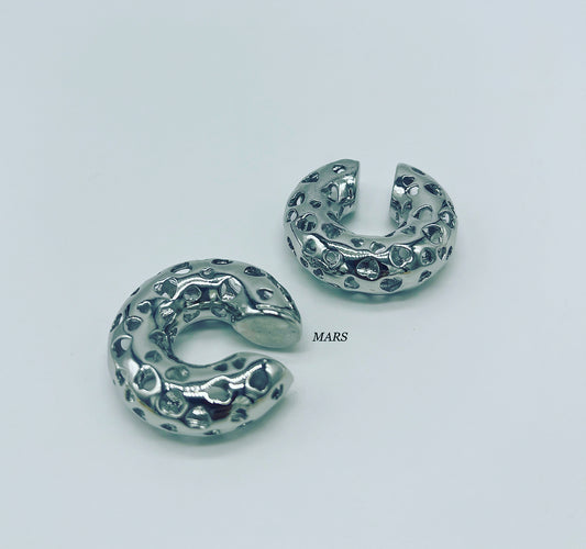 Ear cuff